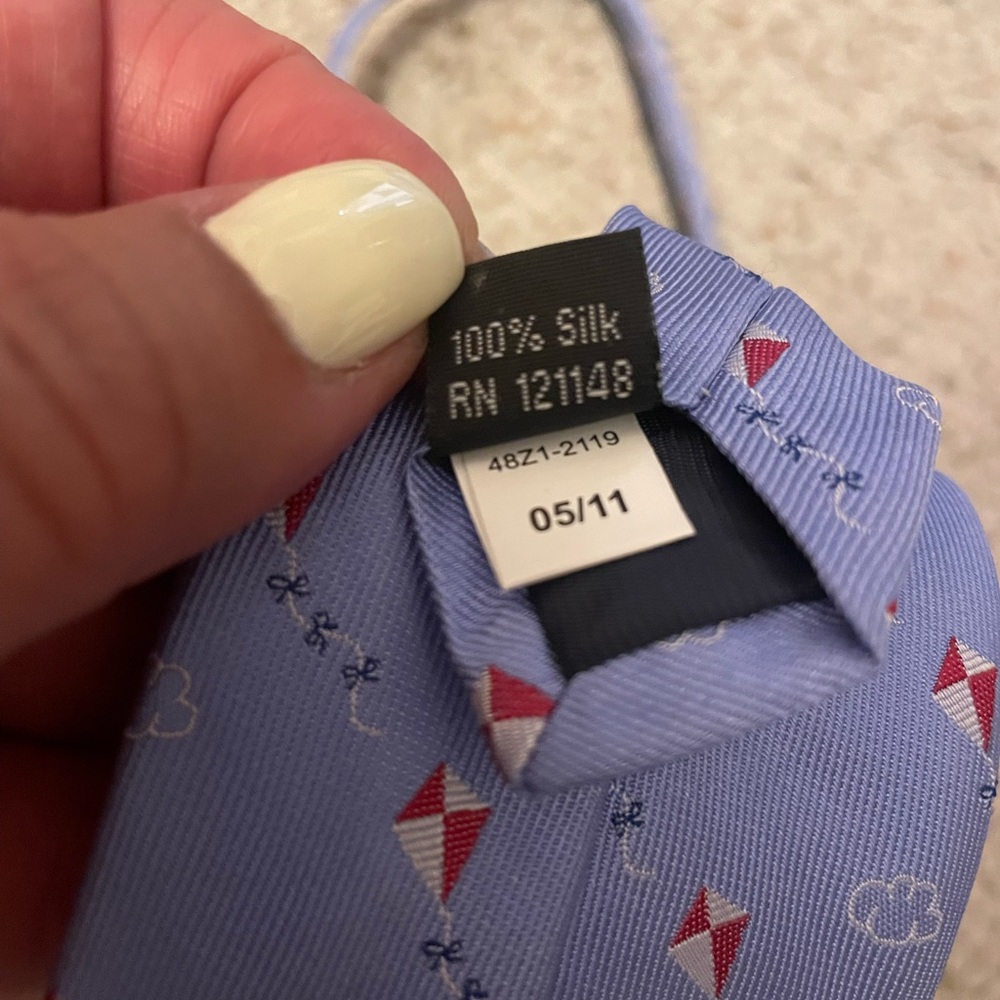 Boys’ Lord & Taylor Light Blue Silk Tie with Red Kite Pattern, EUC - Picture 7 of 8